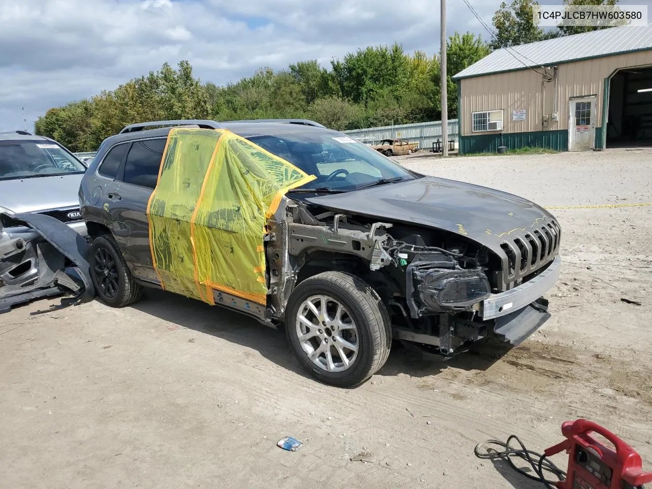 2017 Jeep Cherokee Latitude VIN: 1C4PJLCB7HW603580 Lot: 72900334