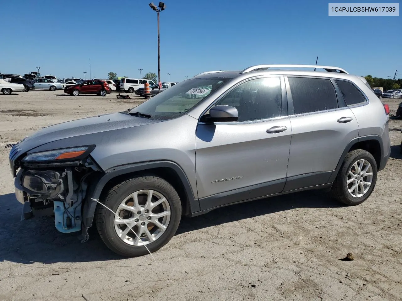 2017 Jeep Cherokee Latitude VIN: 1C4PJLCB5HW617039 Lot: 73367494