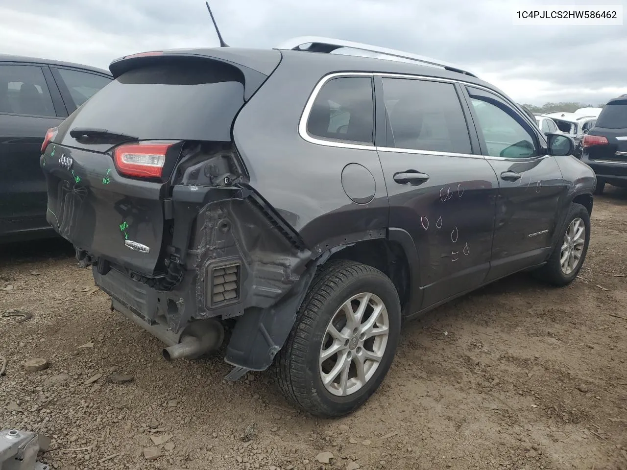 2017 Jeep Cherokee Latitude VIN: 1C4PJLCS2HW586462 Lot: 73432594