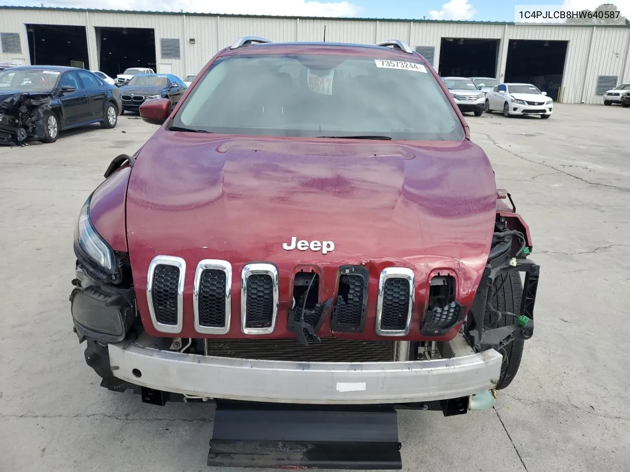 2017 Jeep Cherokee Latitude VIN: 1C4PJLCB8HW640587 Lot: 73573244