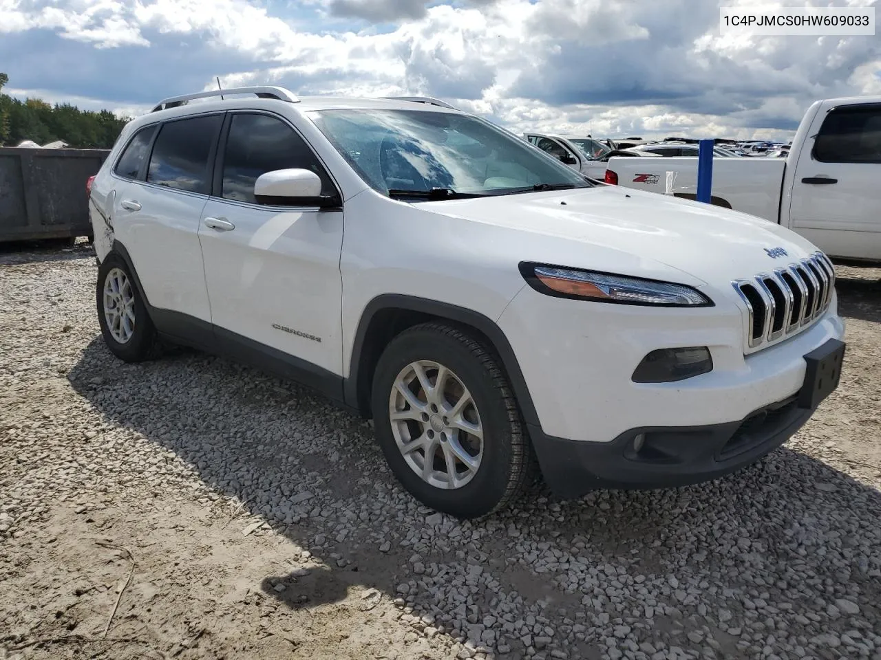 1C4PJMCS0HW609033 2017 Jeep Cherokee Latitude