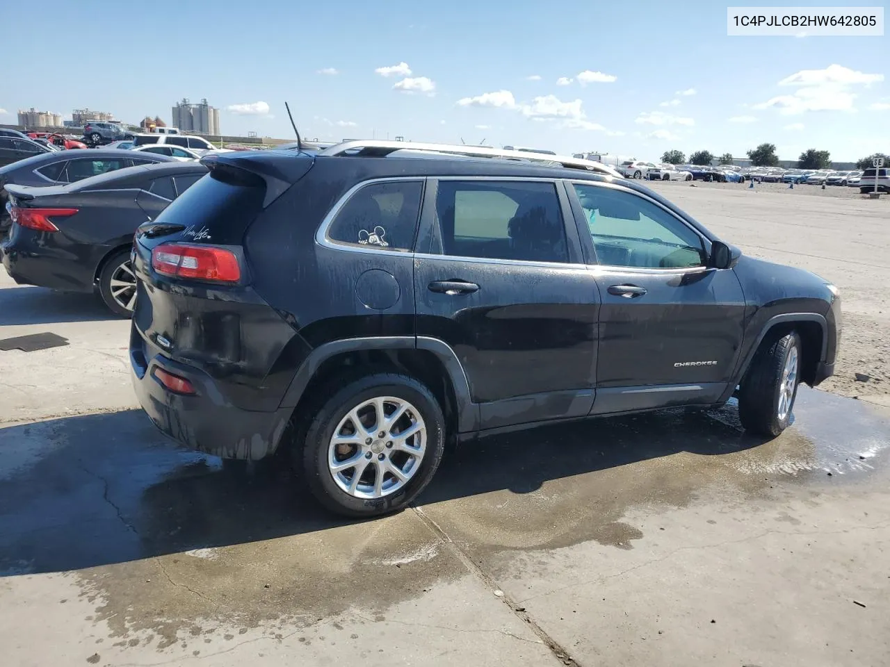 2017 Jeep Cherokee Latitude VIN: 1C4PJLCB2HW642805 Lot: 73703164