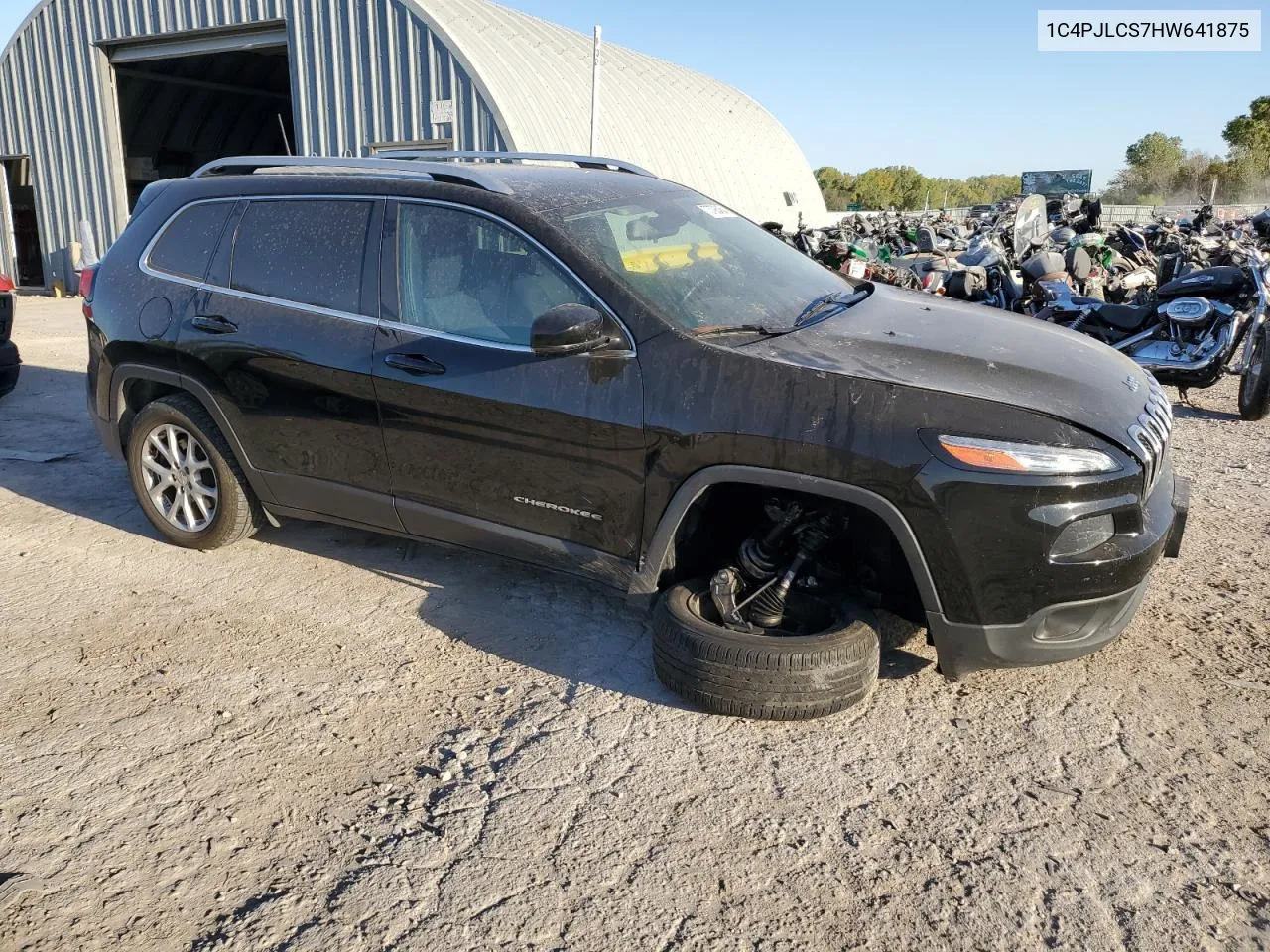 1C4PJLCS7HW641875 2017 Jeep Cherokee Latitude