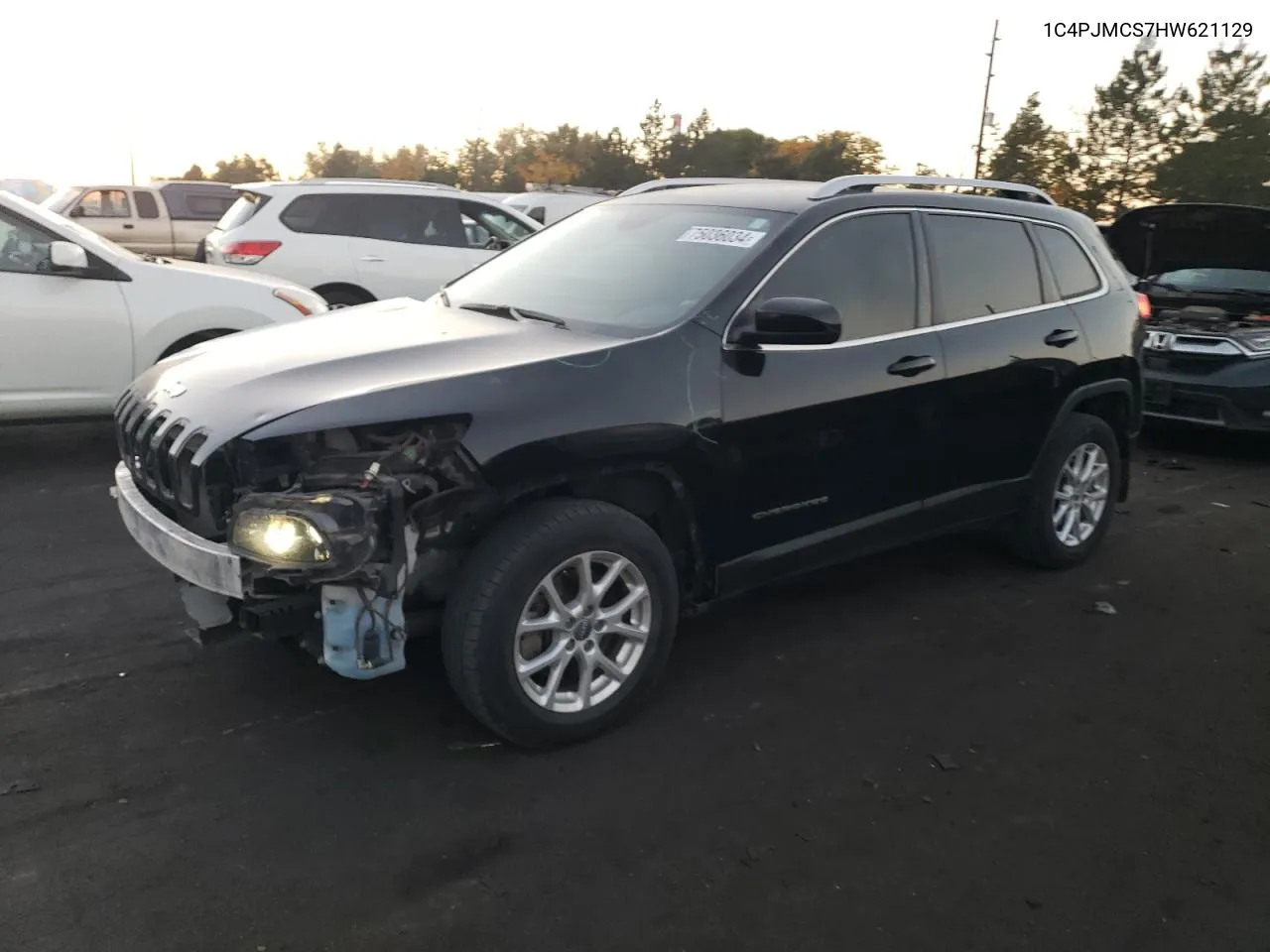 2017 Jeep Cherokee Latitude VIN: 1C4PJMCS7HW621129 Lot: 75036034