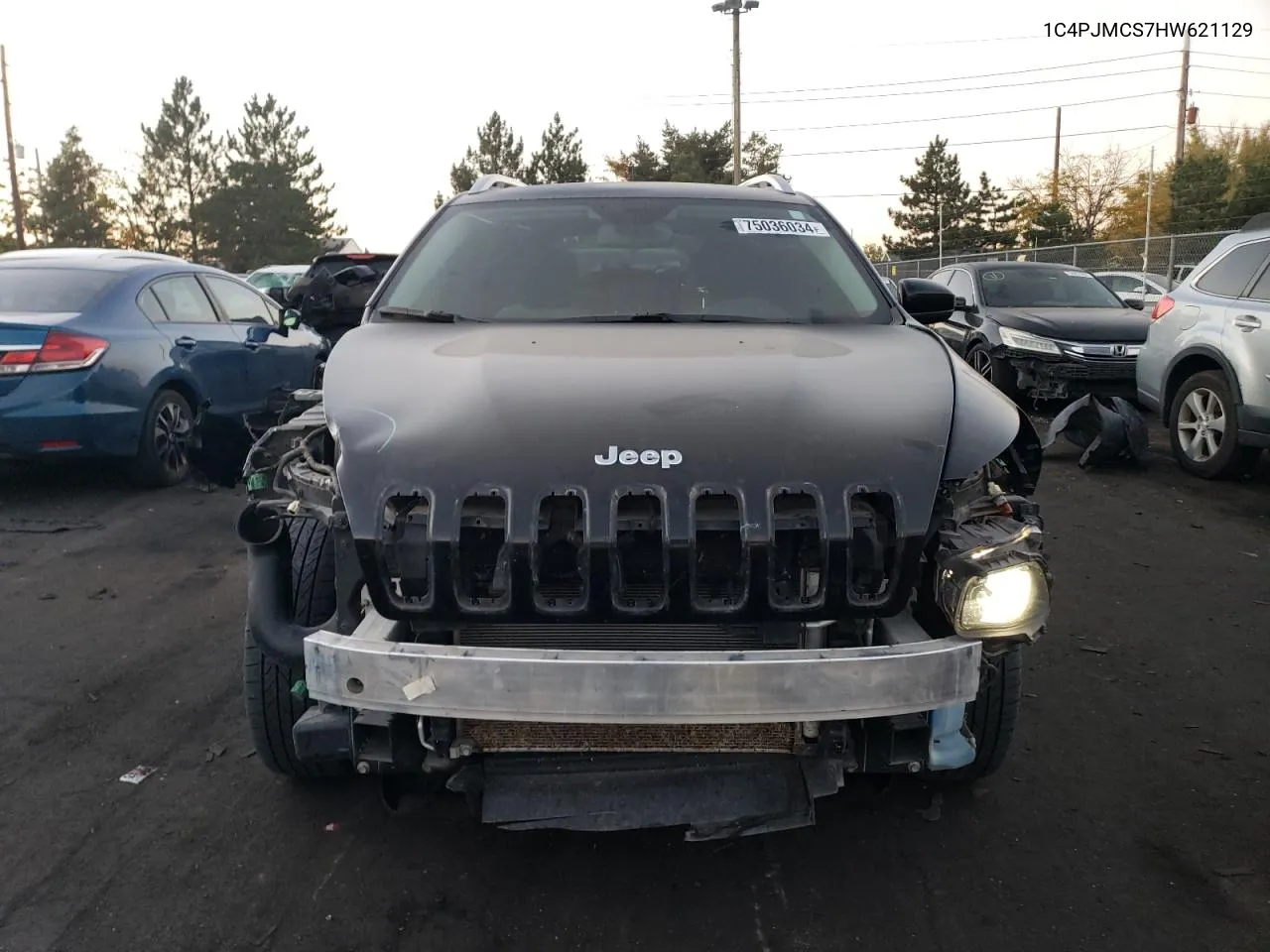 2017 Jeep Cherokee Latitude VIN: 1C4PJMCS7HW621129 Lot: 75036034