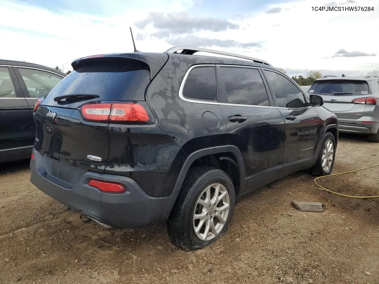 2017 Jeep Cherokee Latitude VIN: 1C4PJMCS1HW576284 Lot: 75712304