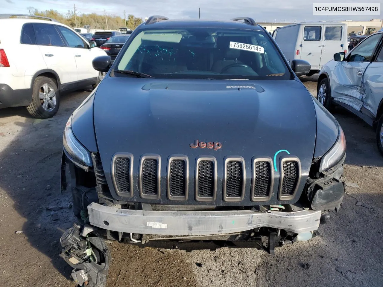 2017 Jeep Cherokee Latitude VIN: 1C4PJMCS8HW567498 Lot: 75925614