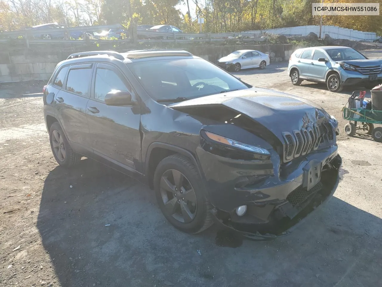 2017 Jeep Cherokee Latitude VIN: 1C4PJMCS4HW551086 Lot: 76365434