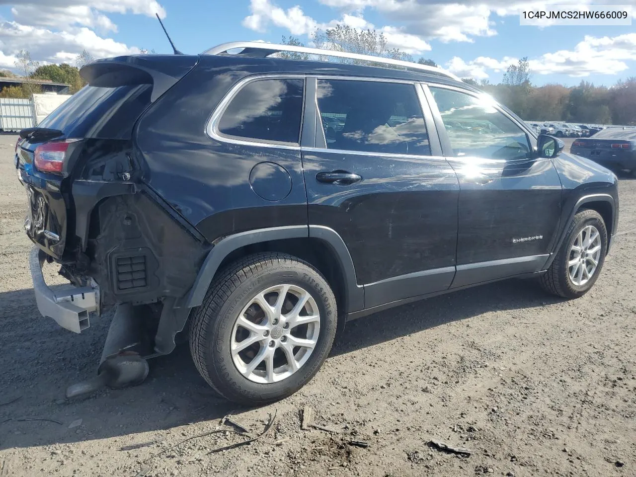 2017 Jeep Cherokee Latitude VIN: 1C4PJMCS2HW666009 Lot: 76389724