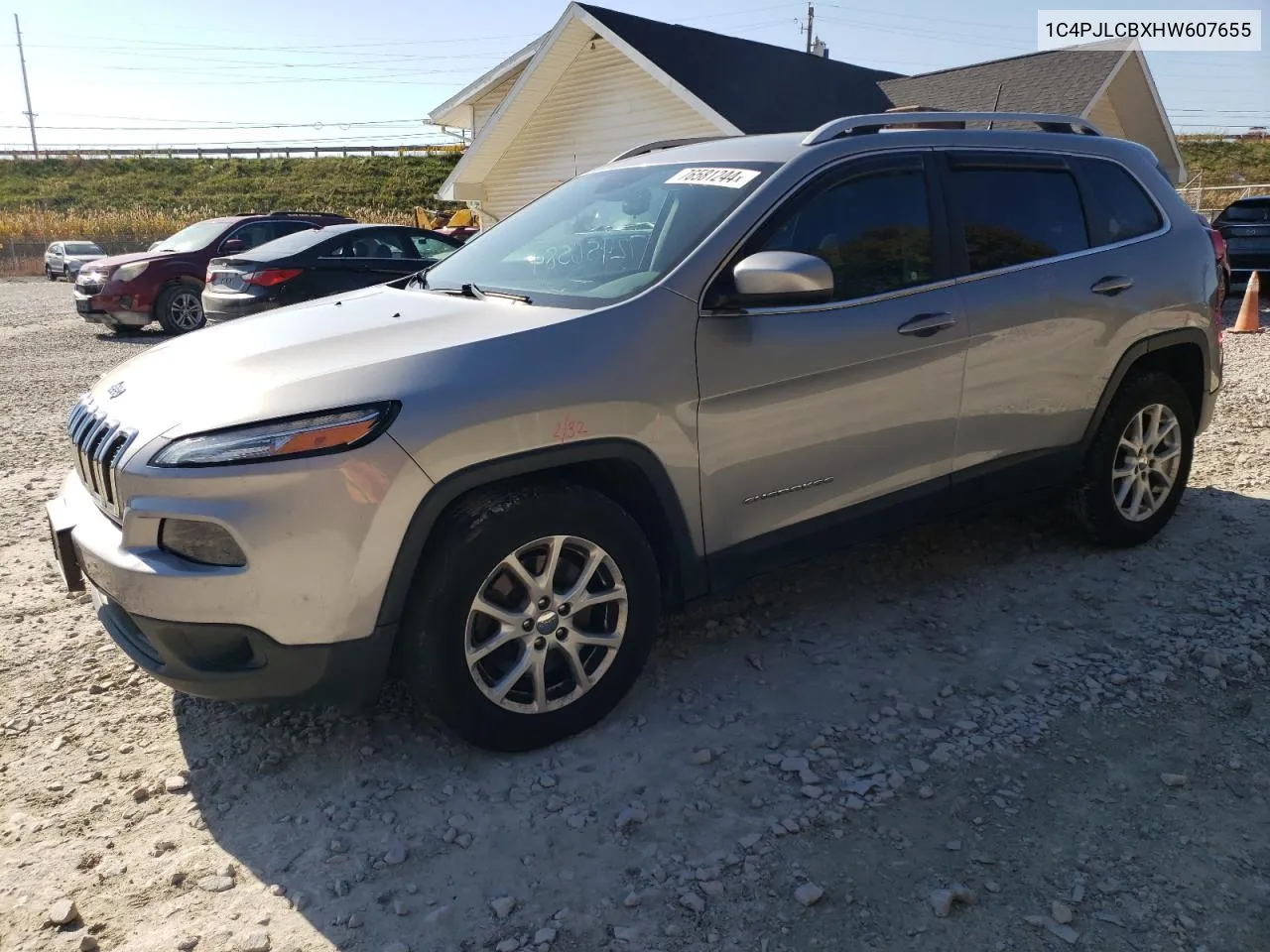 2017 Jeep Cherokee Latitude VIN: 1C4PJLCBXHW607655 Lot: 76581244