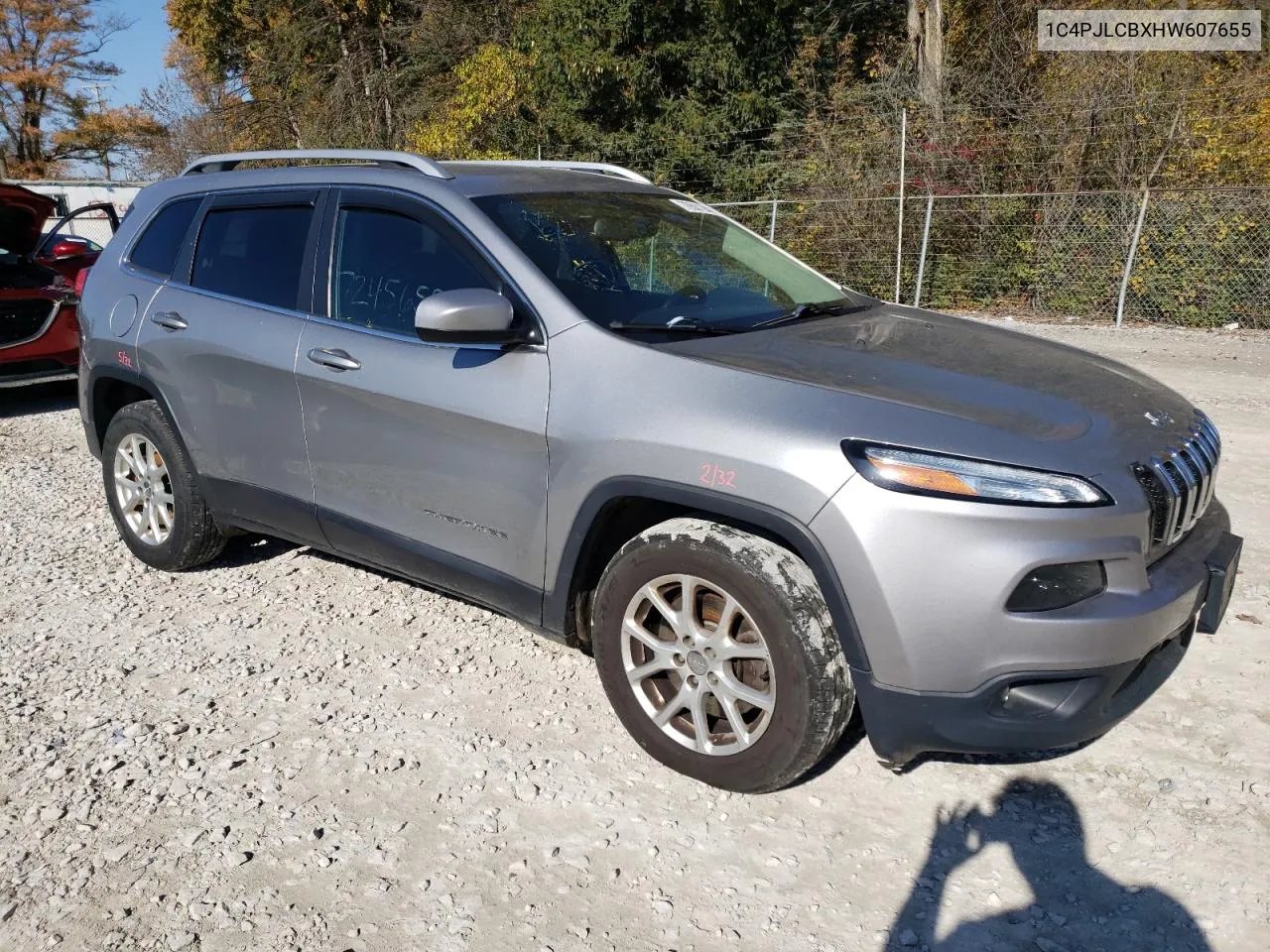 2017 Jeep Cherokee Latitude VIN: 1C4PJLCBXHW607655 Lot: 76581244