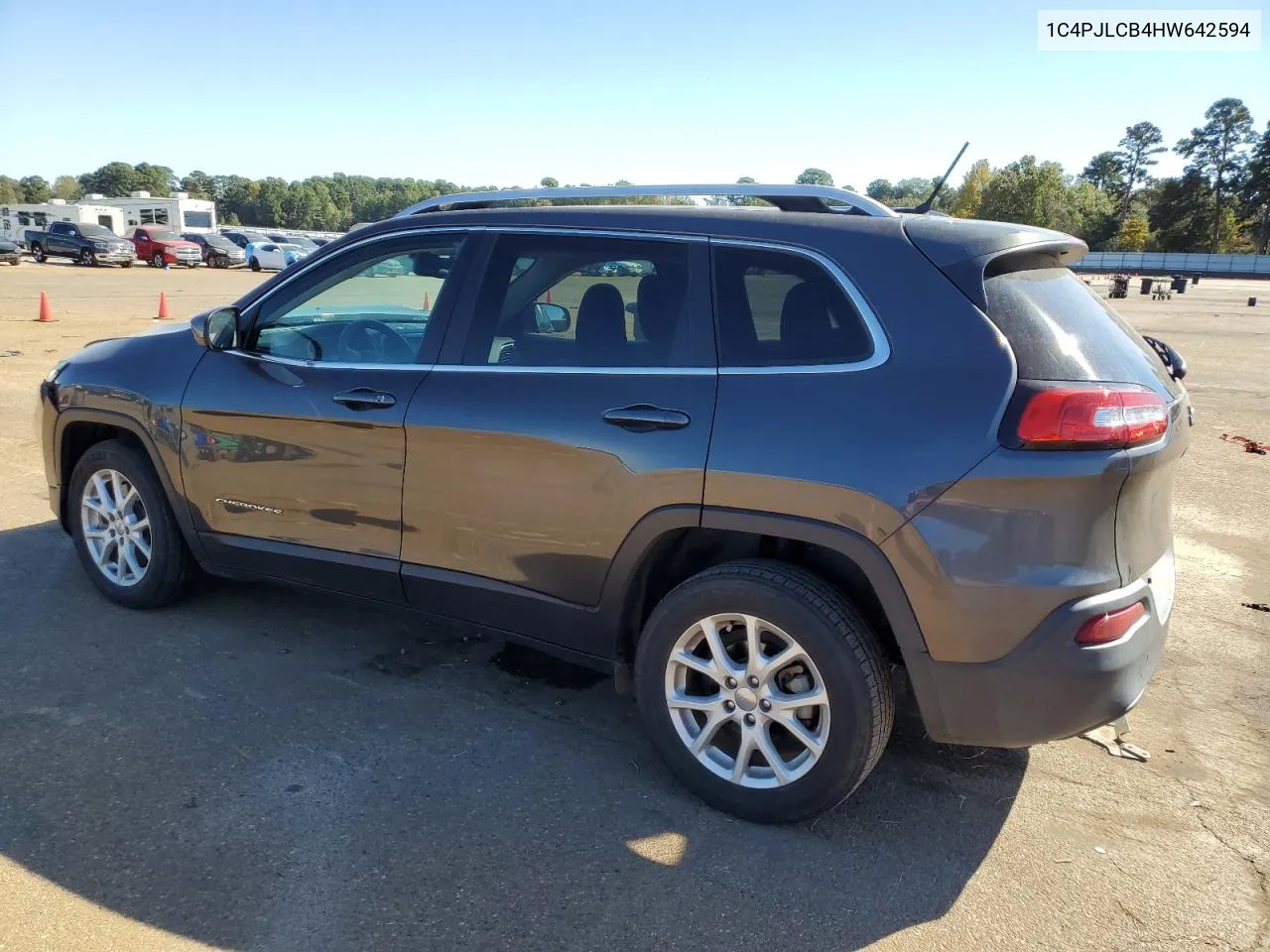 1C4PJLCB4HW642594 2017 Jeep Cherokee Latitude