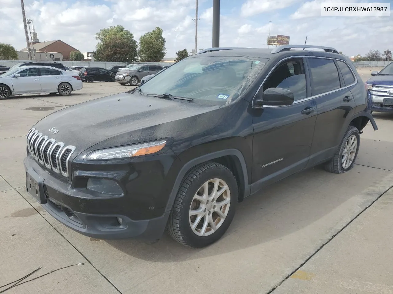 2017 Jeep Cherokee Latitude VIN: 1C4PJLCBXHW613987 Lot: 77771414