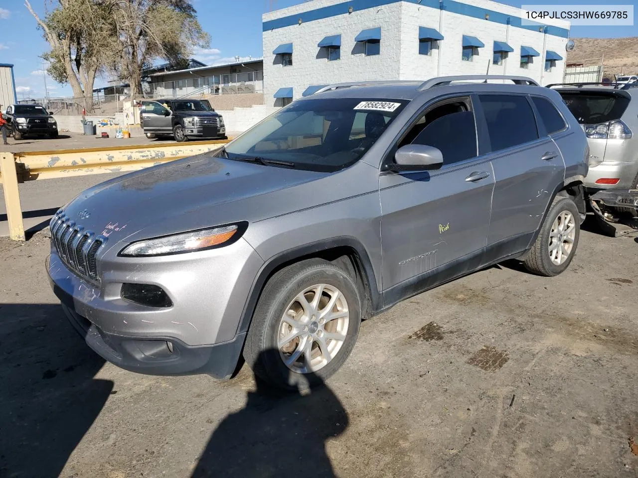 2017 Jeep Cherokee Latitude VIN: 1C4PJLCS3HW669785 Lot: 78582924