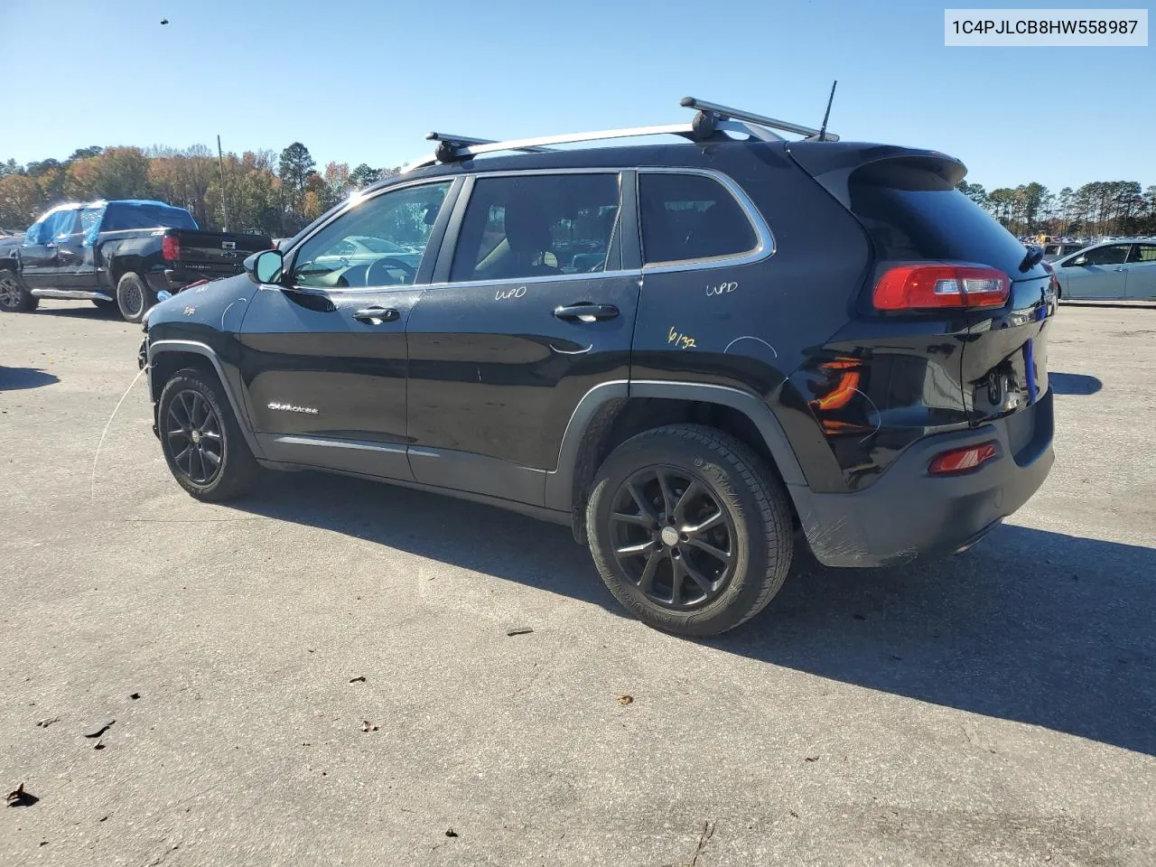 2017 Jeep Cherokee Latitude VIN: 1C4PJLCB8HW558987 Lot: 81605964