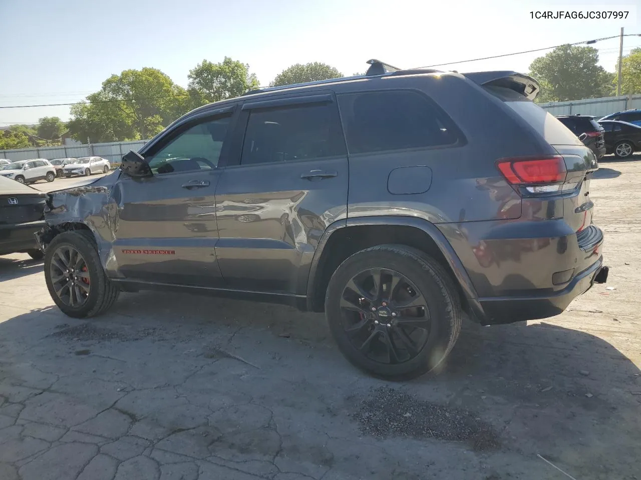 1C4RJFAG6JC307997 2018 Jeep Grand Cherokee Laredo