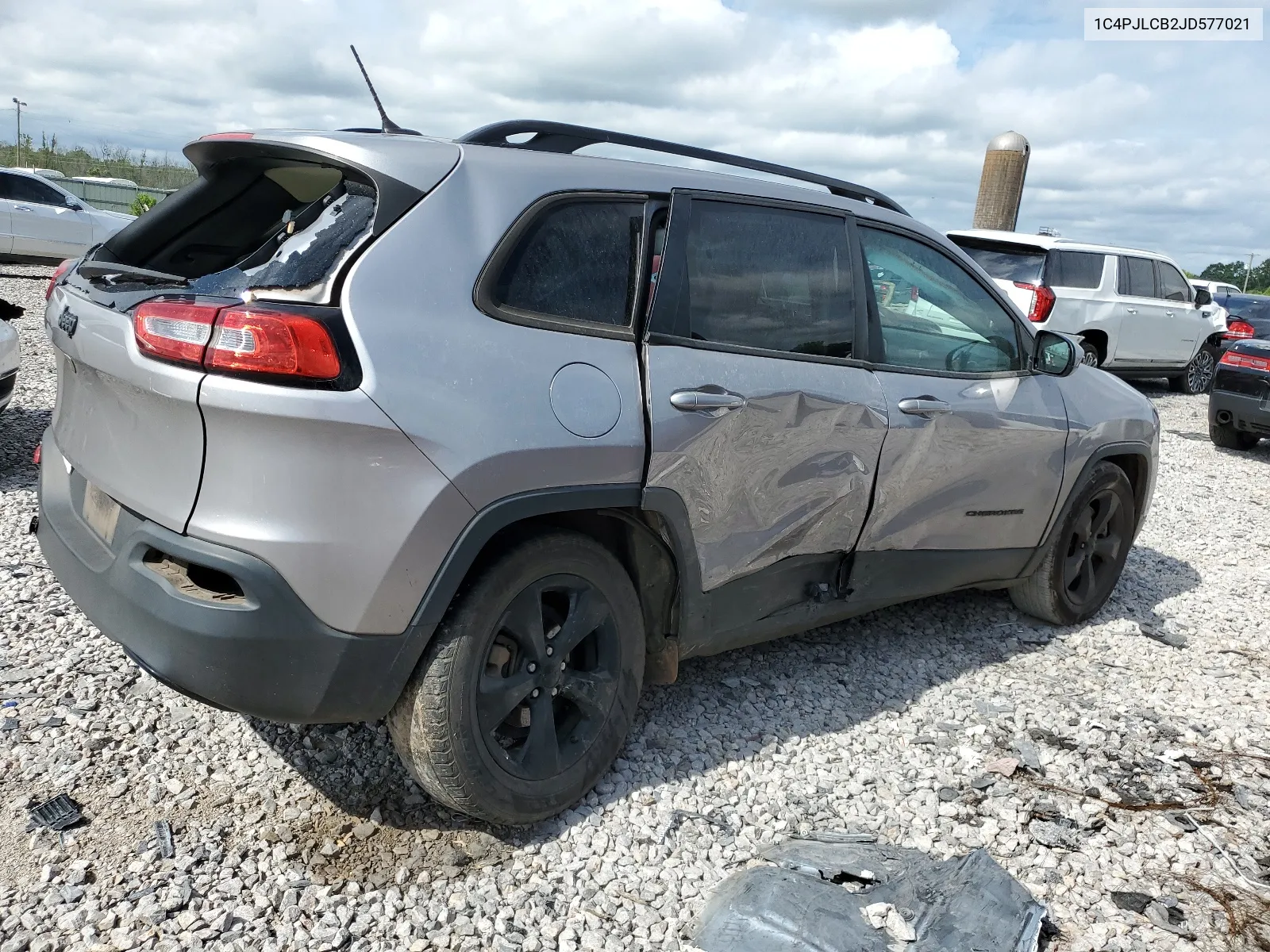 1C4PJLCB2JD577021 2018 Jeep Cherokee Latitude