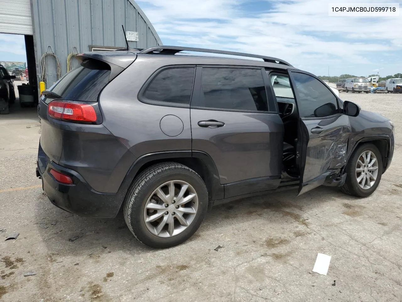 1C4PJMCB0JD599718 2018 Jeep Cherokee Latitude