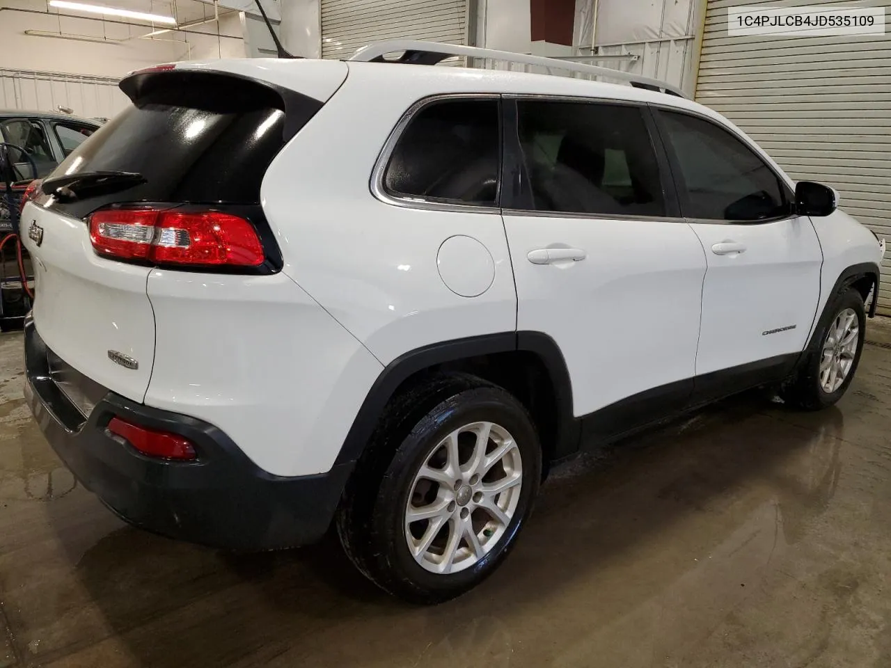 2018 Jeep Cherokee Latitude VIN: 1C4PJLCB4JD535109 Lot: 64036904