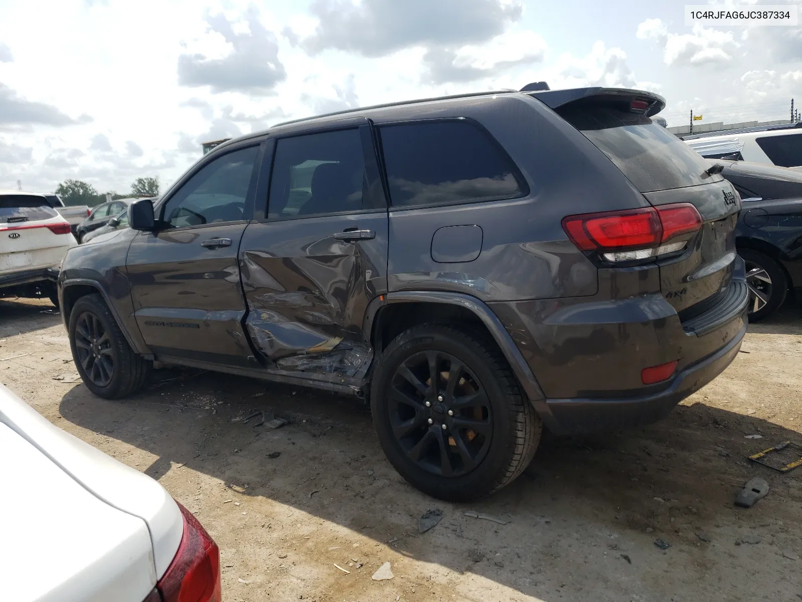 1C4RJFAG6JC387334 2018 Jeep Grand Cherokee Laredo