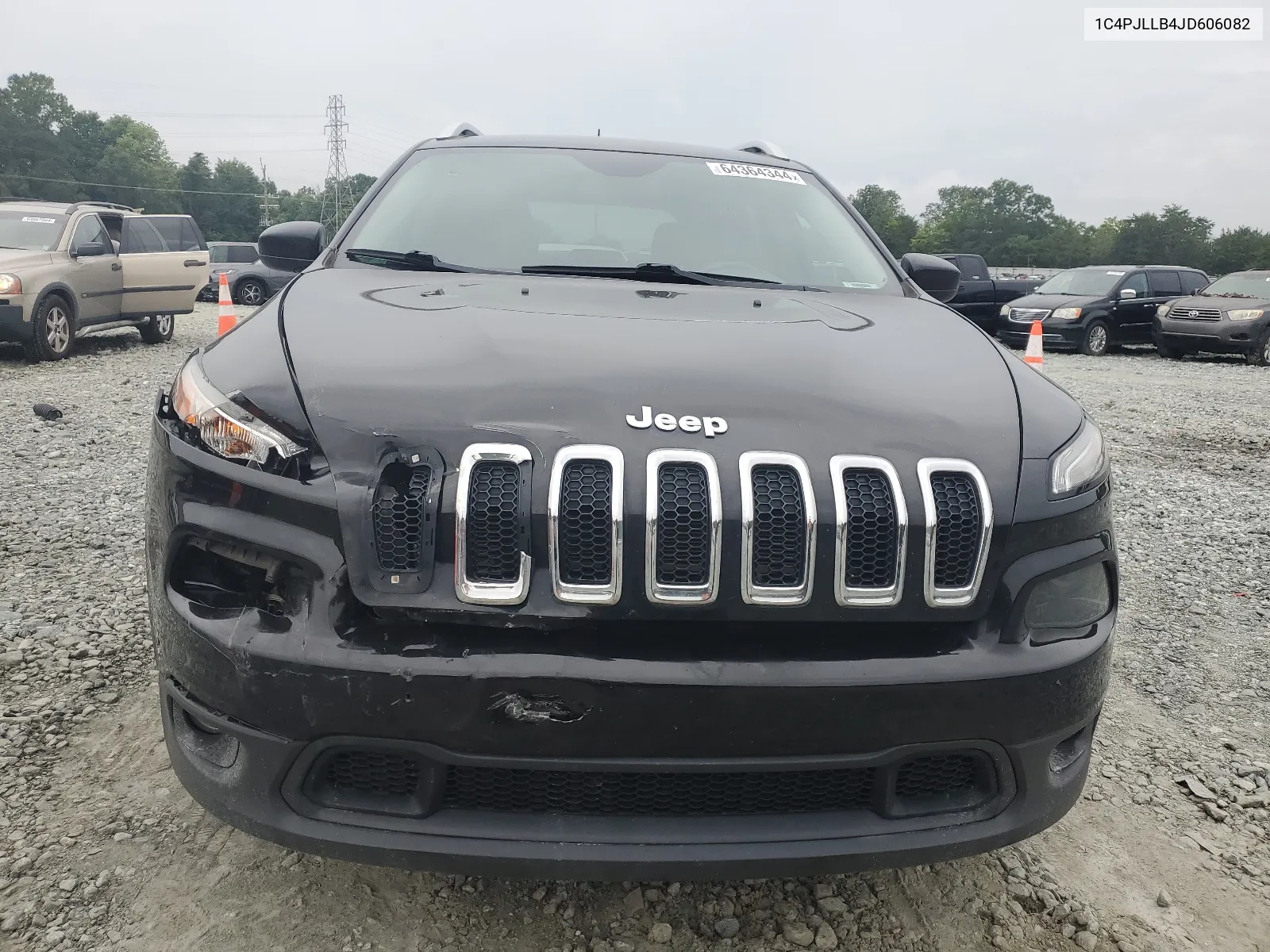 1C4PJLLB4JD606082 2018 Jeep Cherokee Latitude Plus