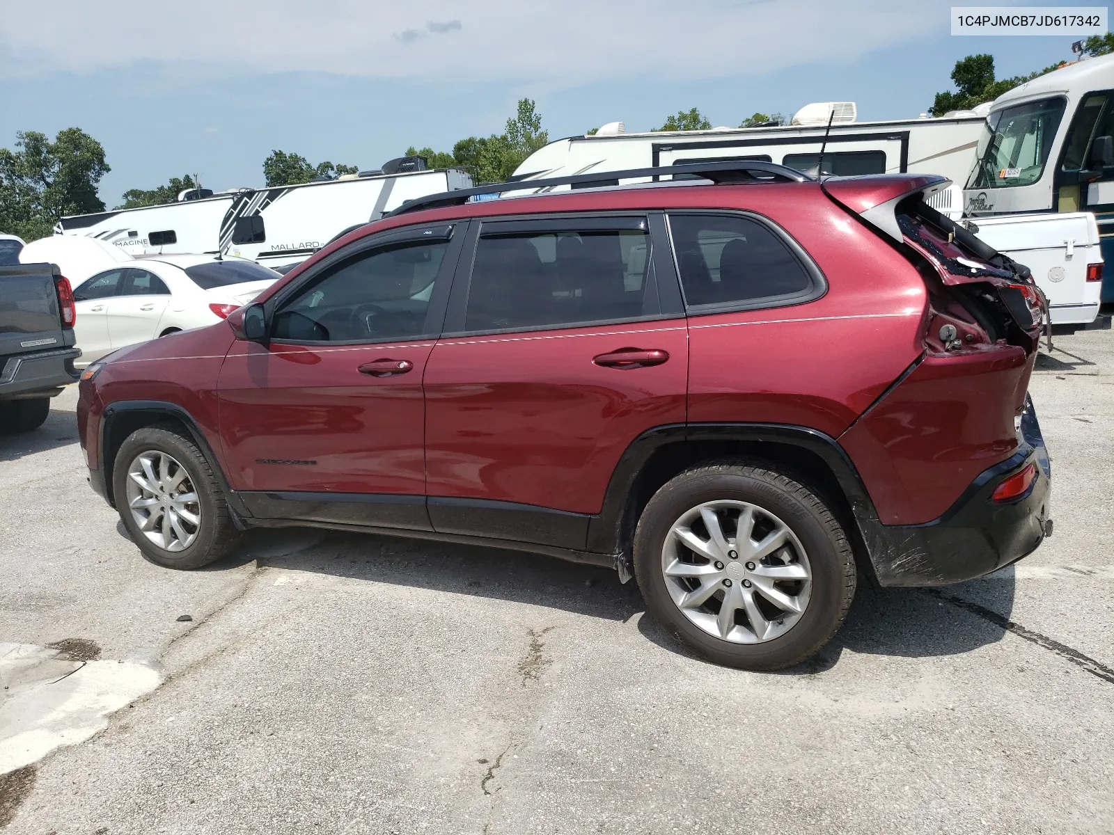 2018 Jeep Cherokee Latitude VIN: 1C4PJMCB7JD617342 Lot: 64598164