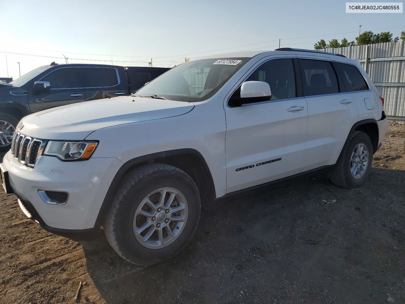 1C4RJEAG2JC480555 2018 Jeep Grand Cherokee Laredo