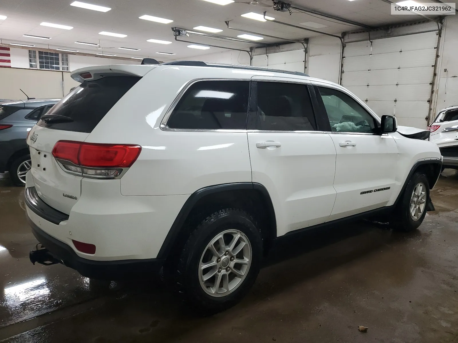 1C4RJFAG2JC321962 2018 Jeep Grand Cherokee Laredo