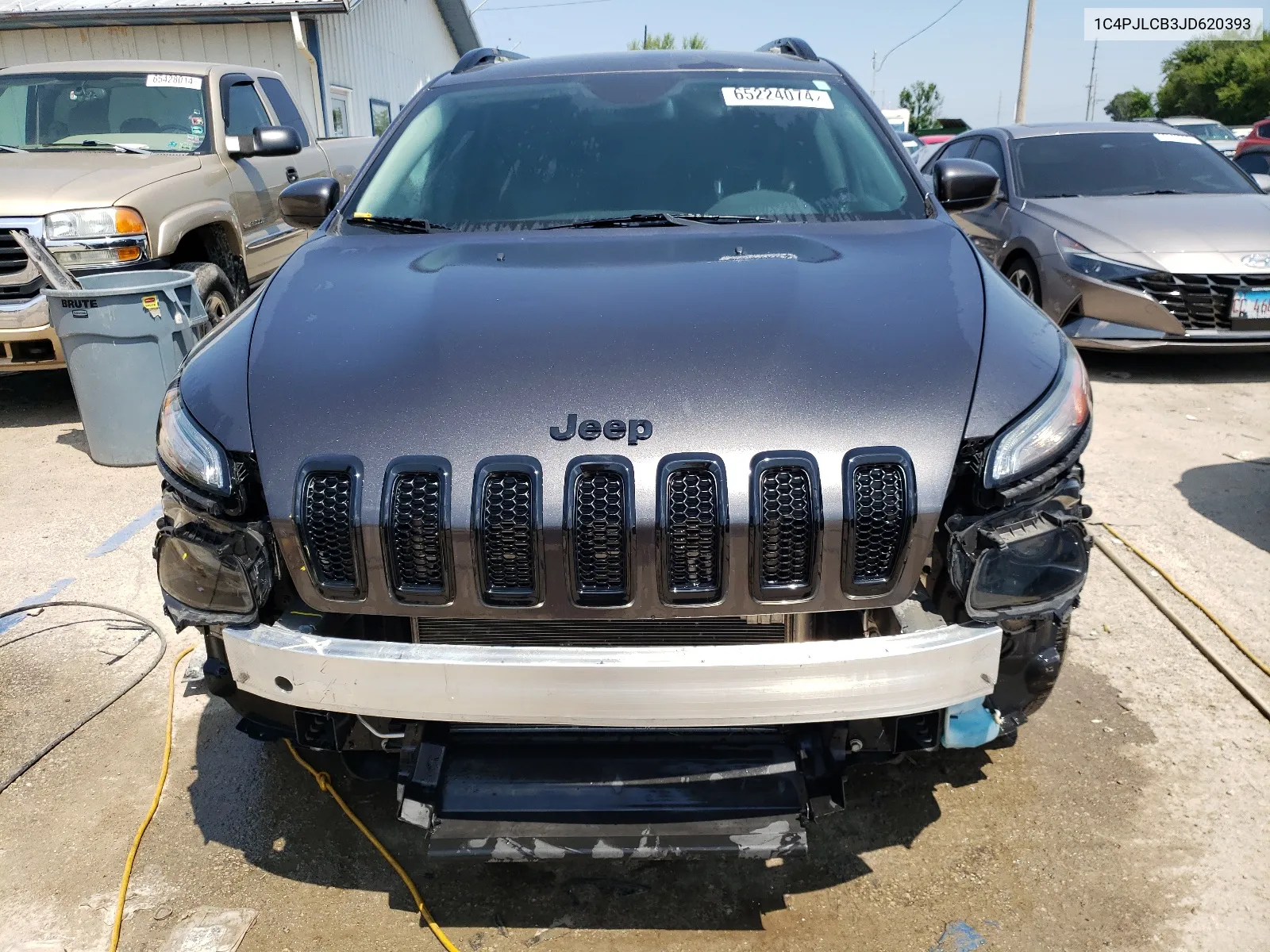 1C4PJLCB3JD620393 2018 Jeep Cherokee Latitude