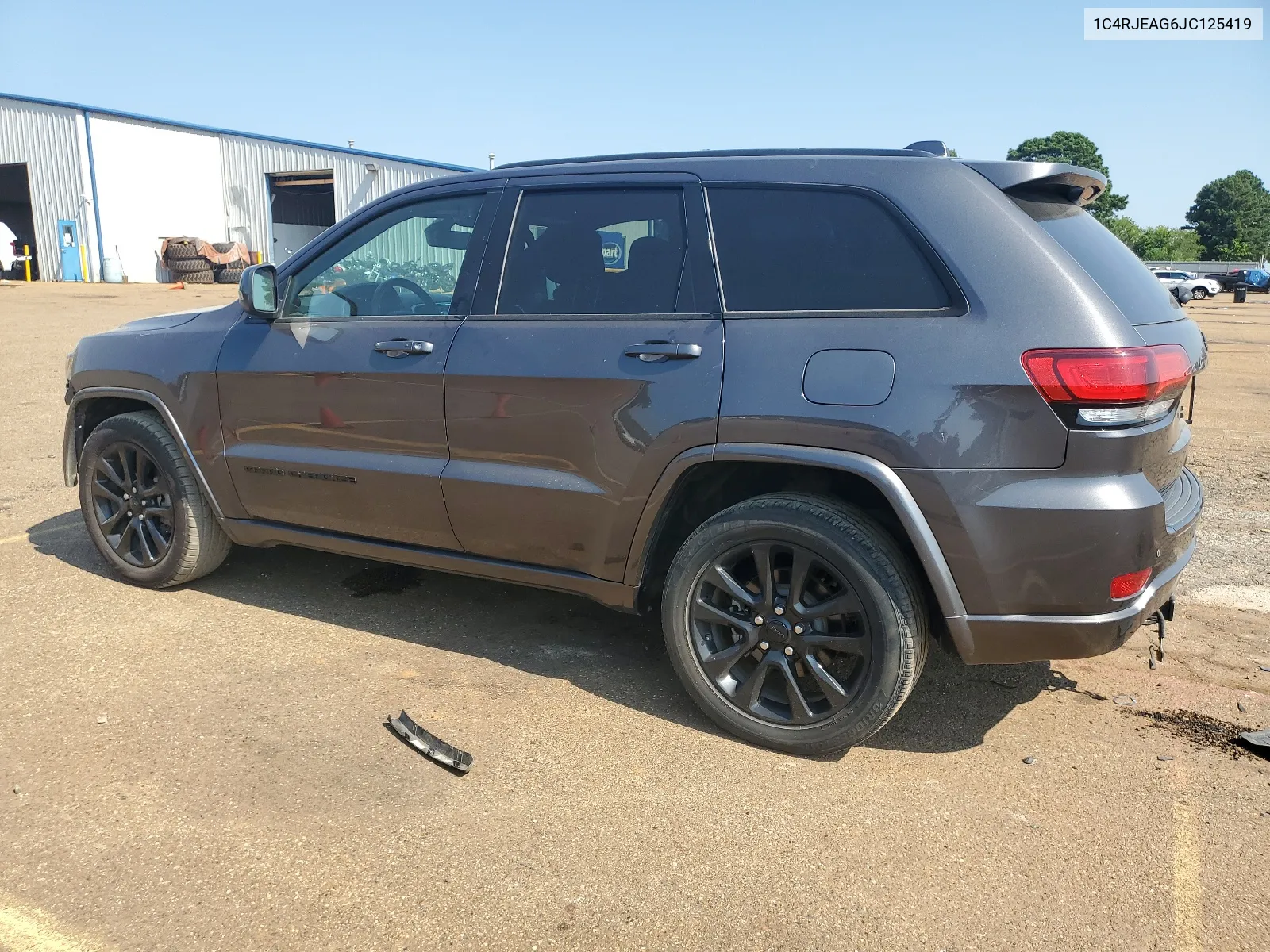 1C4RJEAG6JC125419 2018 Jeep Grand Cherokee Laredo