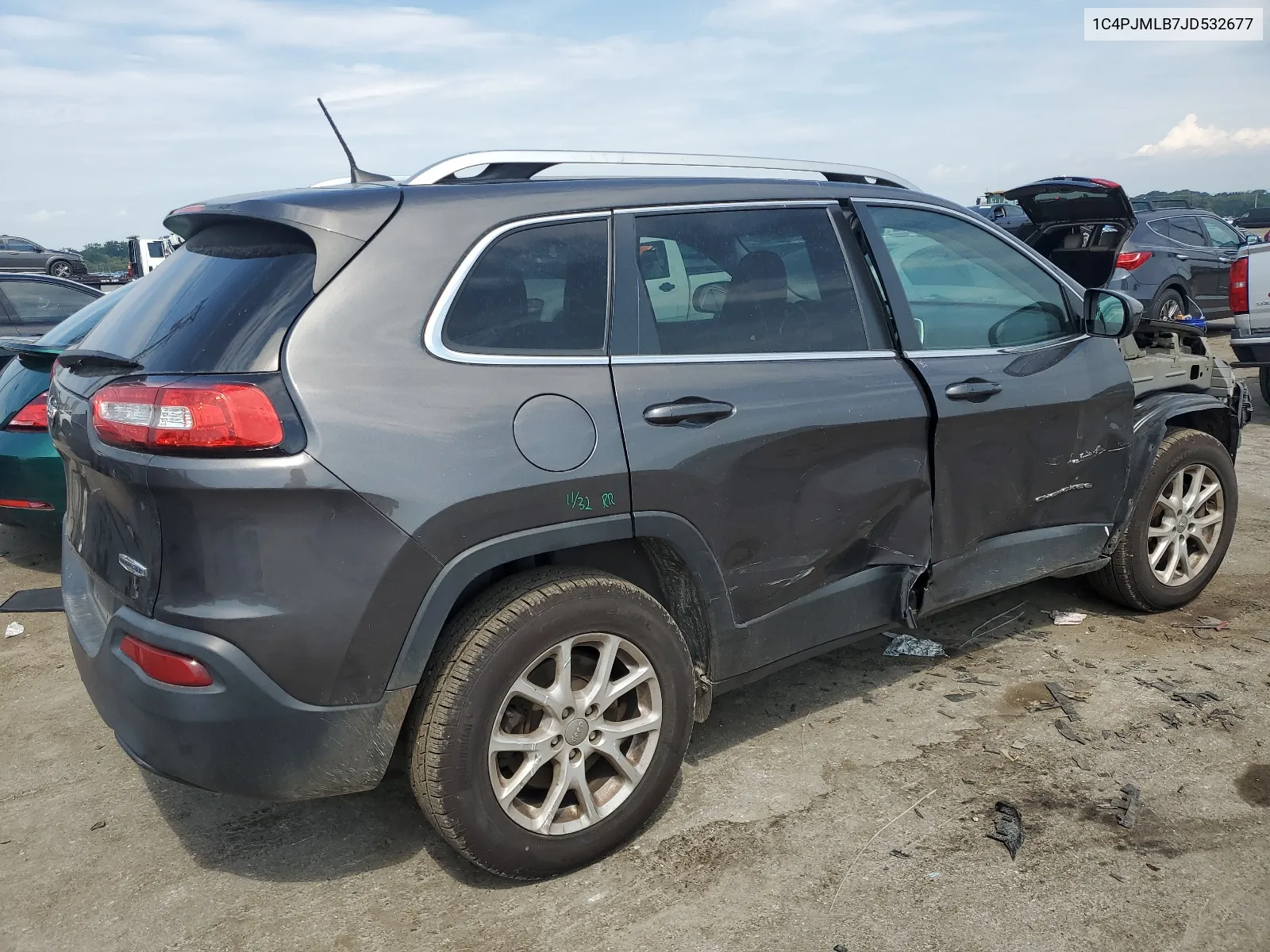 1C4PJMLB7JD532677 2018 Jeep Cherokee Latitude Plus