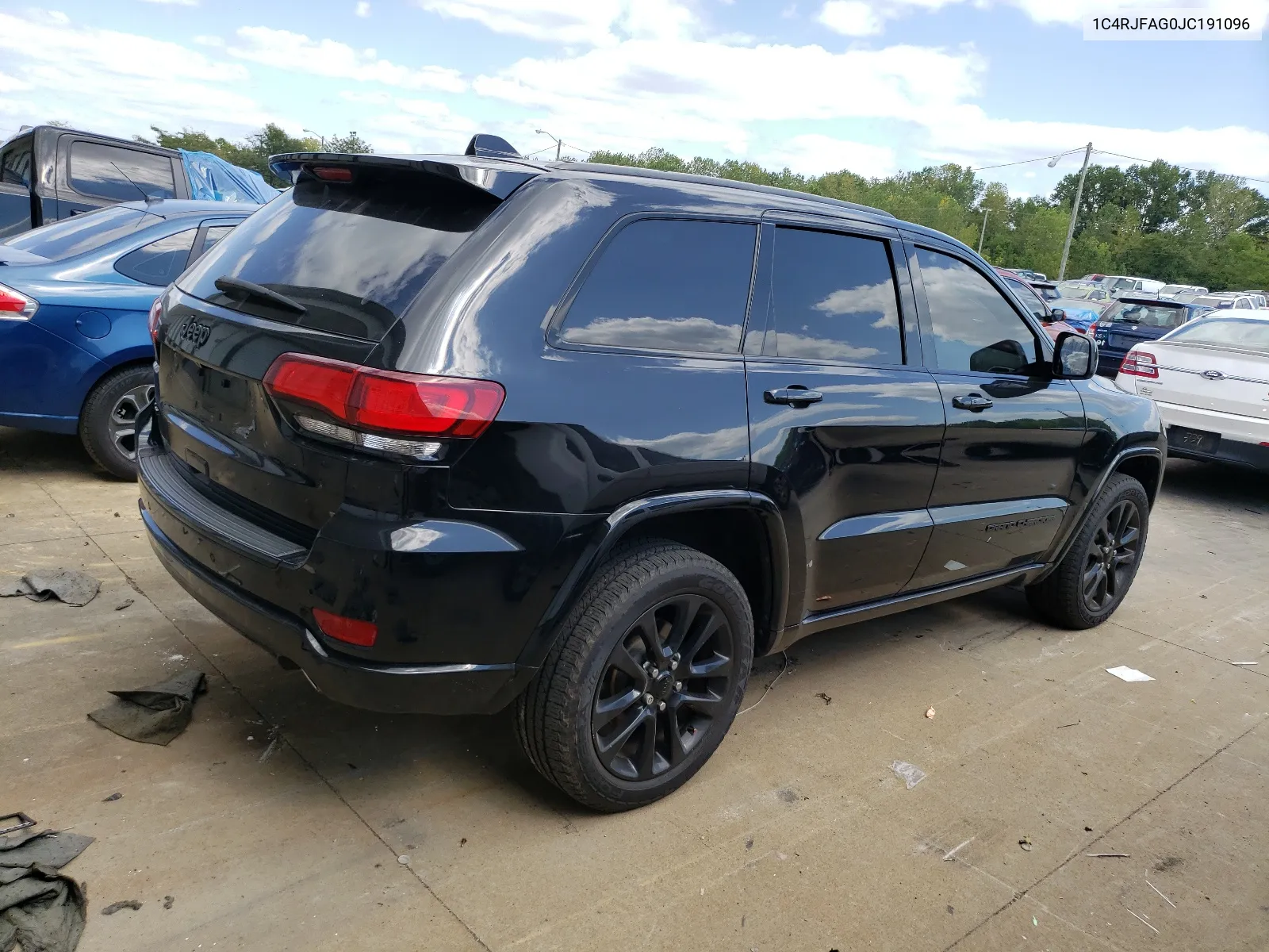 1C4RJFAG0JC191096 2018 Jeep Grand Cherokee Laredo