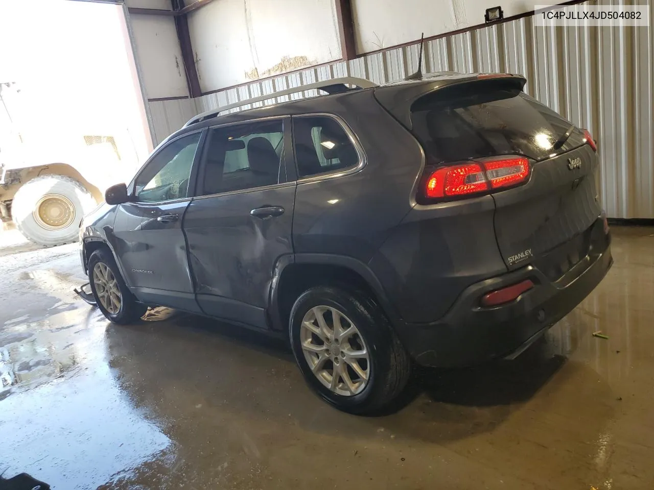 1C4PJLLX4JD504082 2018 Jeep Cherokee Latitude Plus