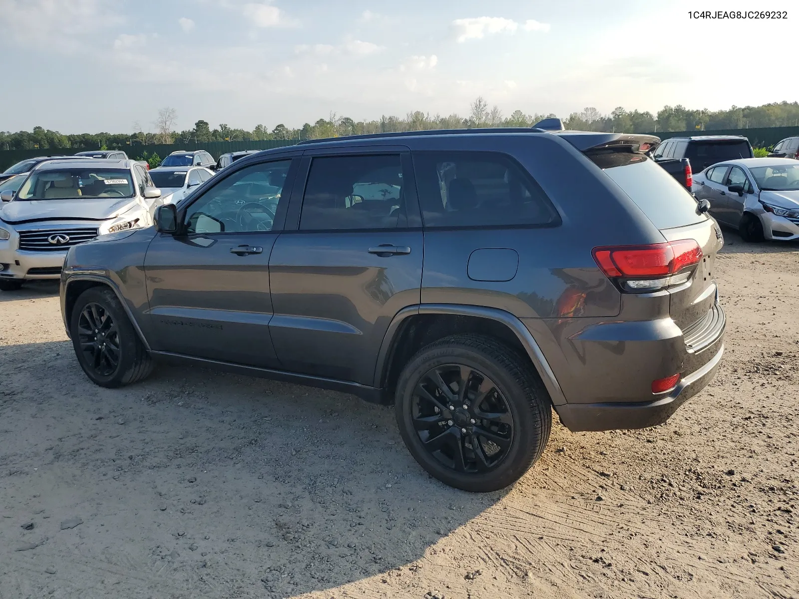 1C4RJEAG8JC269232 2018 Jeep Grand Cherokee Laredo