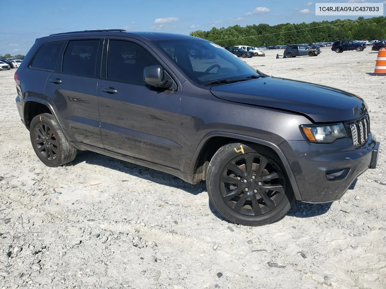 1C4RJEAG9JC437833 2018 Jeep Grand Cherokee Laredo