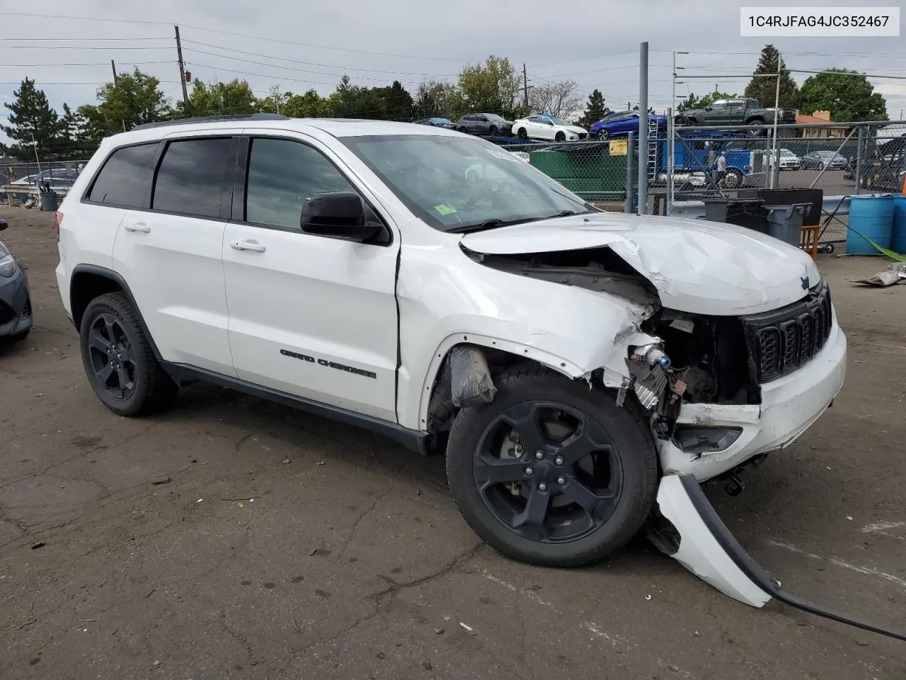 1C4RJFAG4JC352467 2018 Jeep Grand Cherokee Laredo