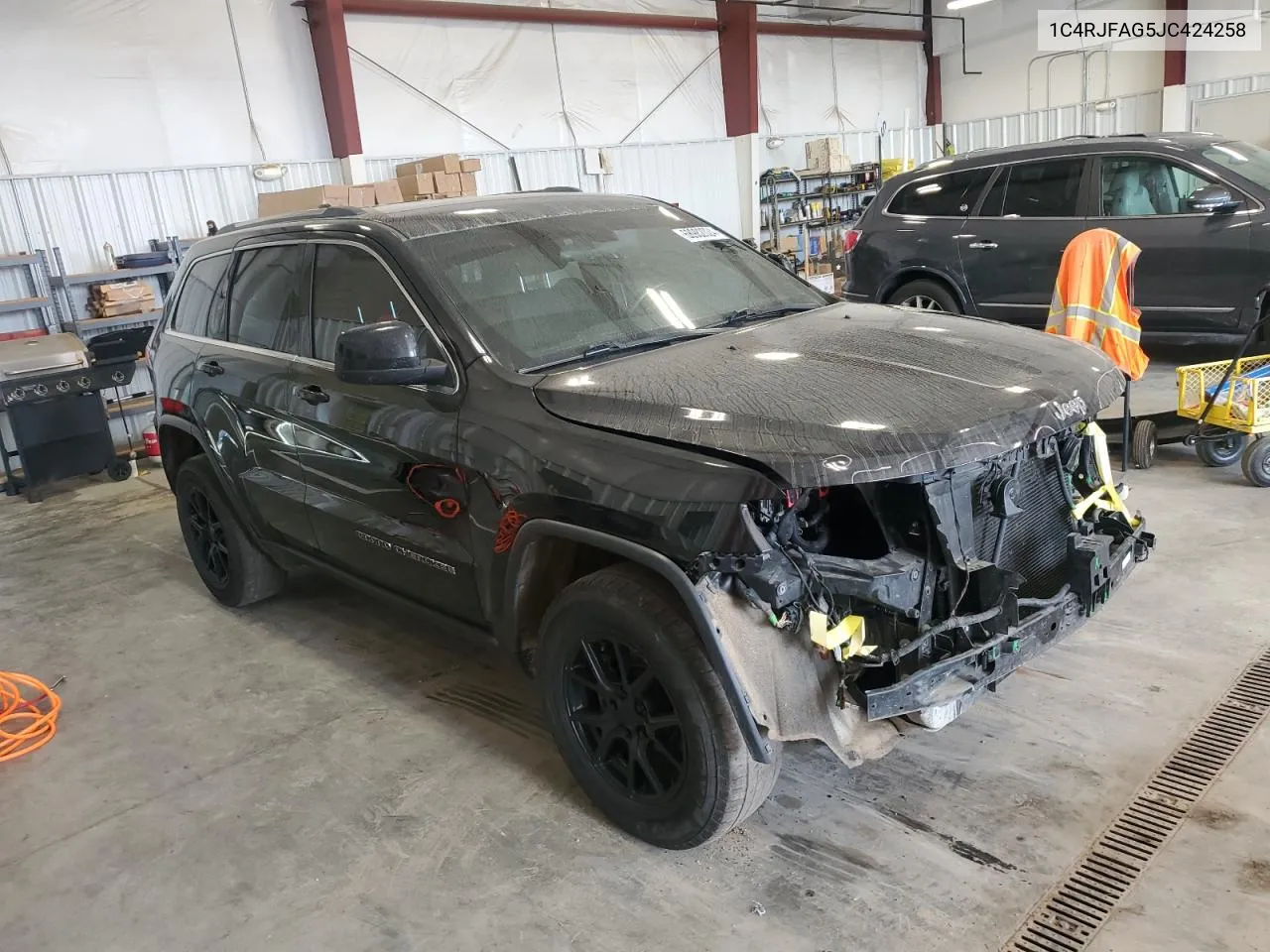 1C4RJFAG5JC424258 2018 Jeep Grand Cherokee Laredo