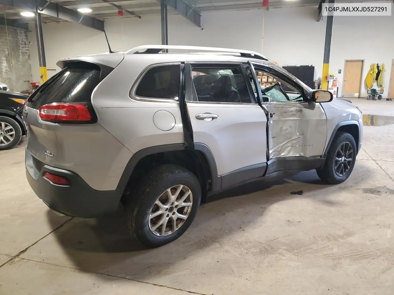 1C4PJMLXXJD527291 2018 Jeep Cherokee Latitude Plus