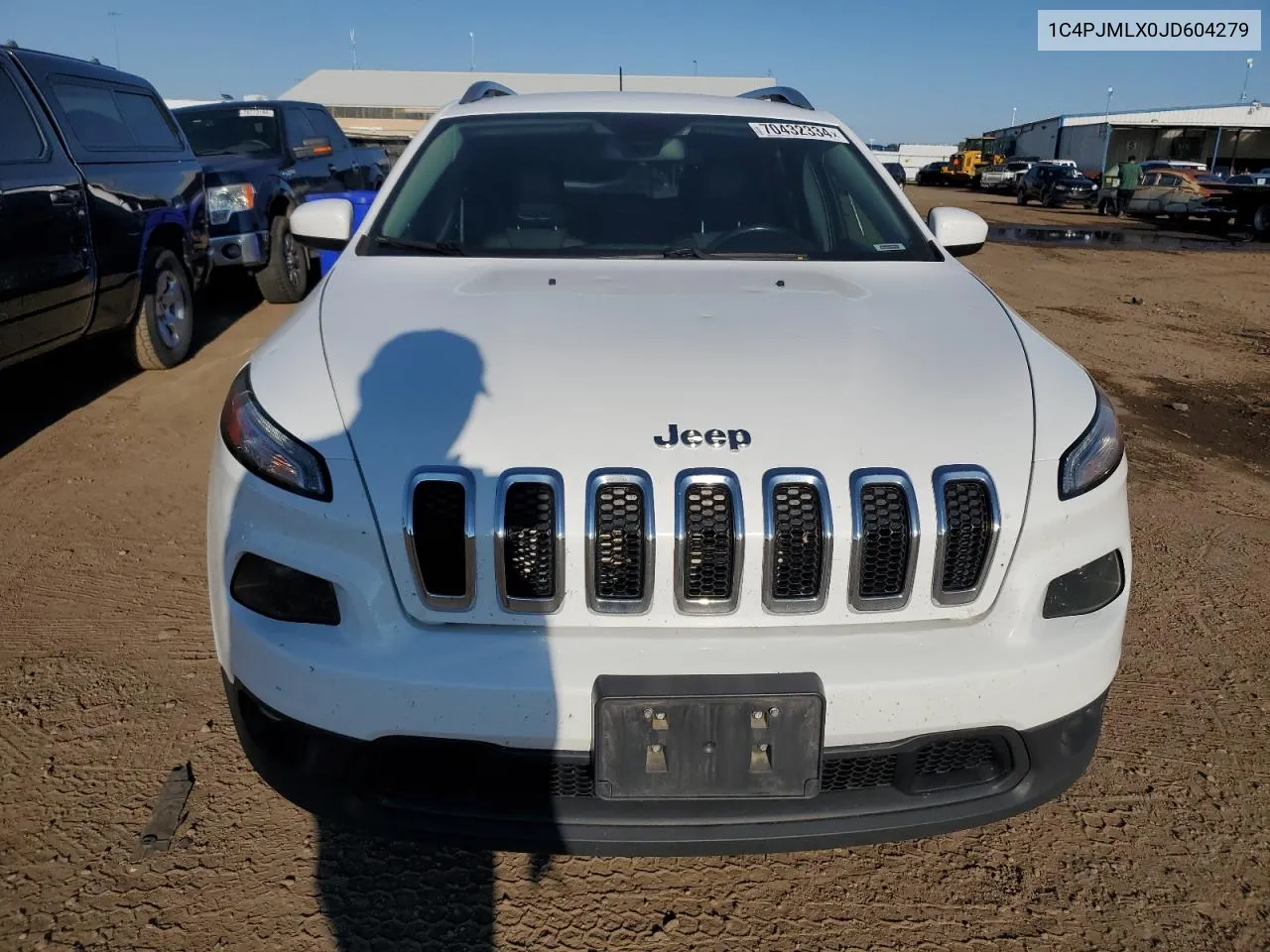 2018 Jeep Cherokee Latitude Plus VIN: 1C4PJMLX0JD604279 Lot: 70432334