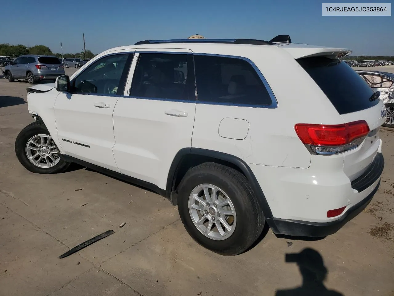 1C4RJEAG5JC353864 2018 Jeep Grand Cherokee Laredo