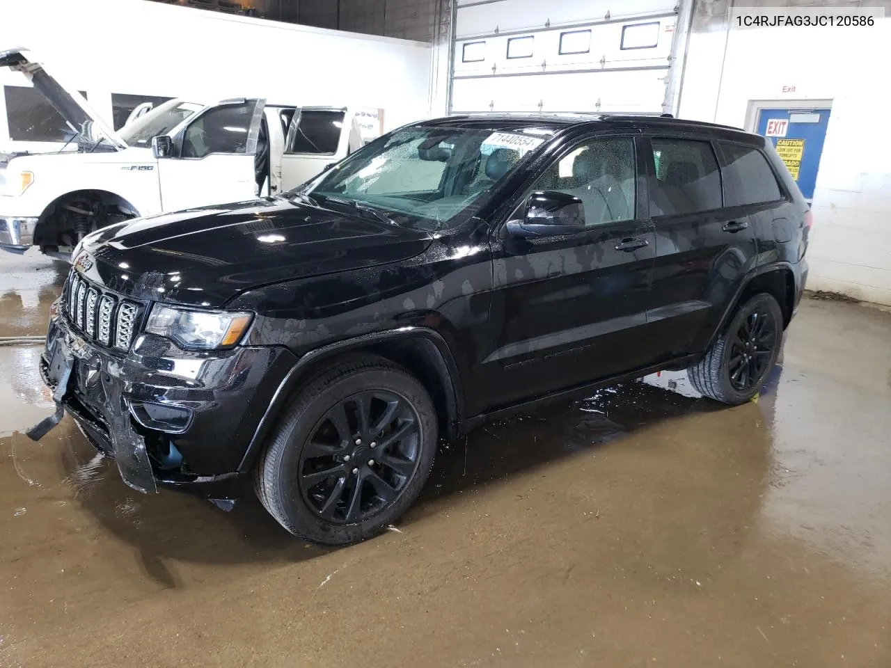 1C4RJFAG3JC120586 2018 Jeep Grand Cherokee Laredo