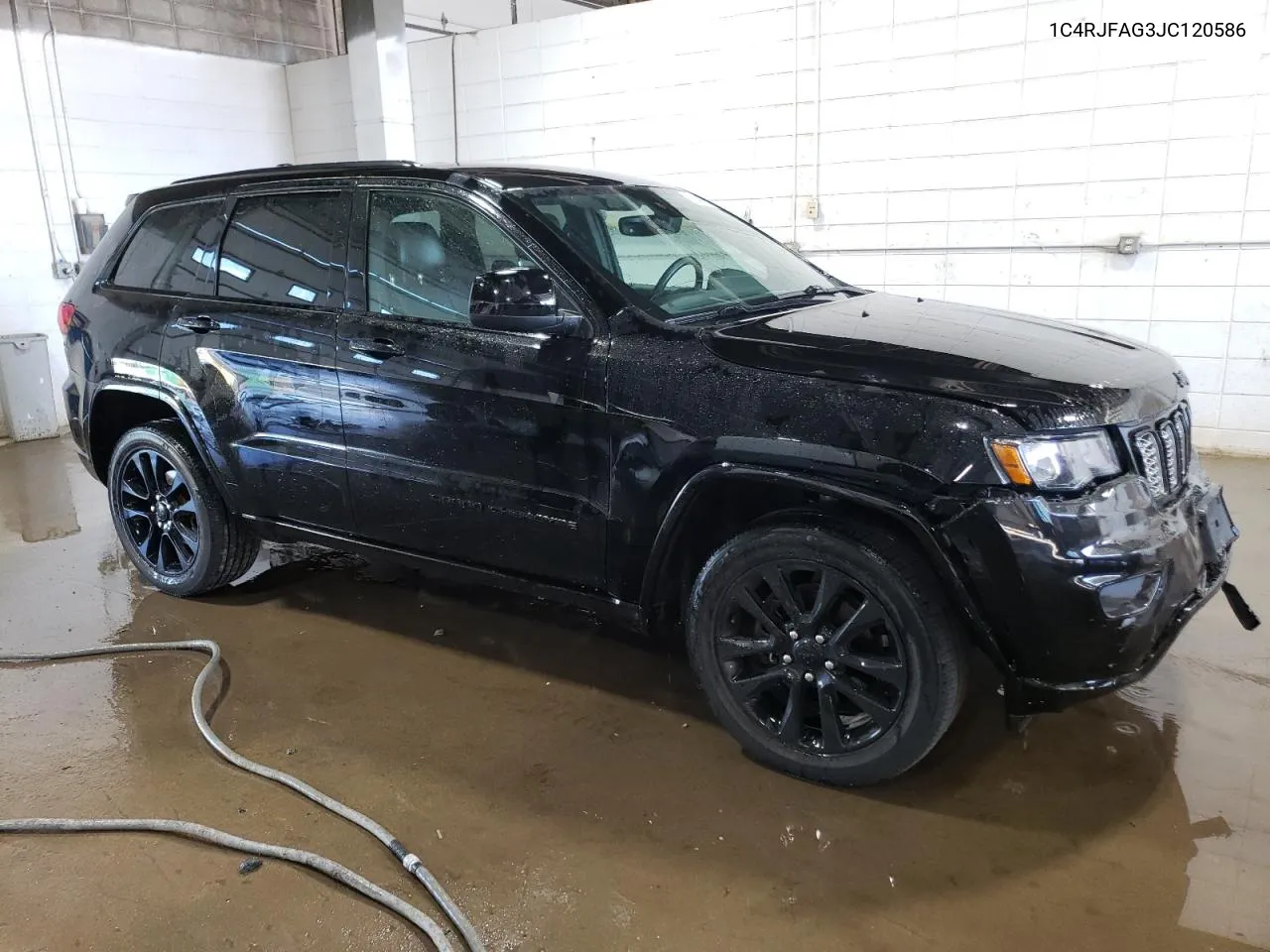 1C4RJFAG3JC120586 2018 Jeep Grand Cherokee Laredo