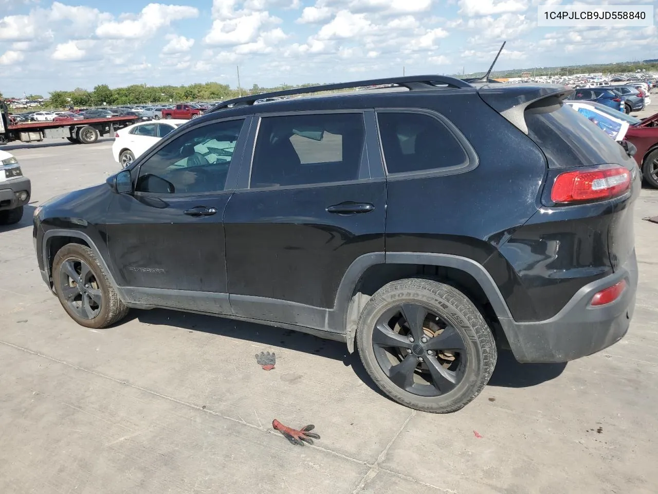 1C4PJLCB9JD558840 2018 Jeep Cherokee Latitude