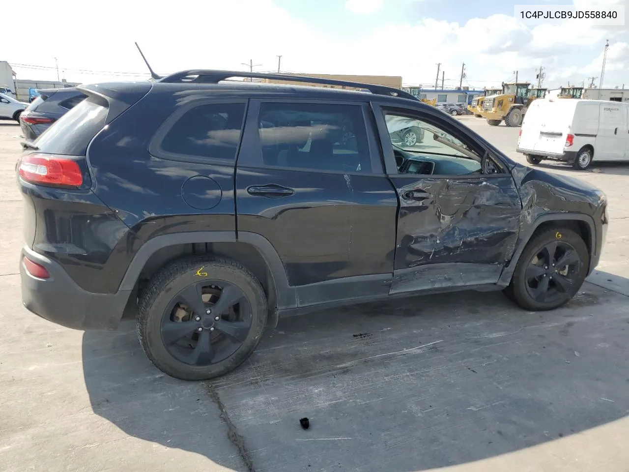 1C4PJLCB9JD558840 2018 Jeep Cherokee Latitude