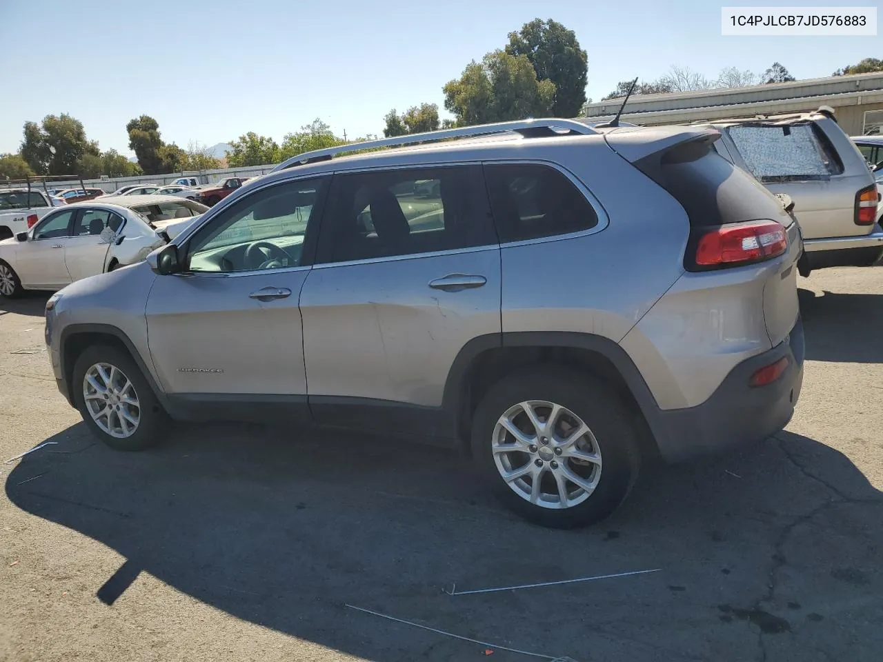 1C4PJLCB7JD576883 2018 Jeep Cherokee Latitude