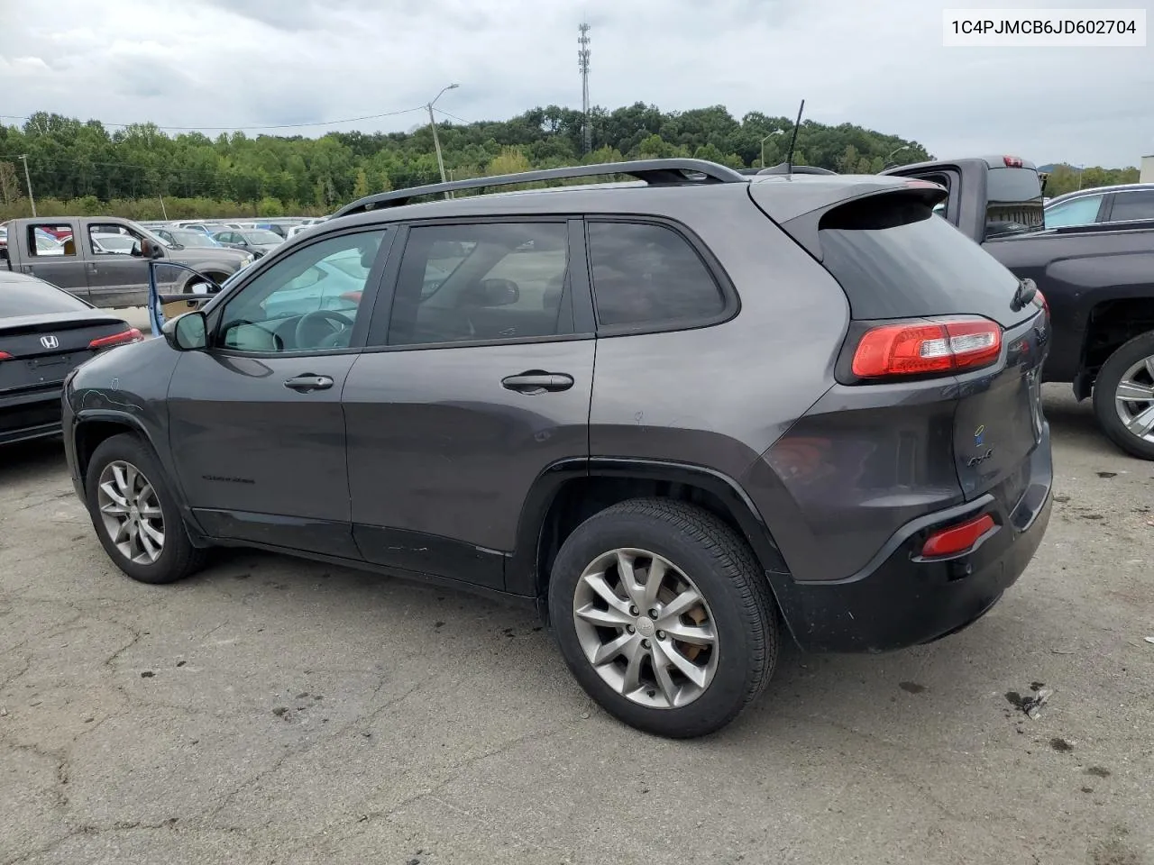 1C4PJMCB6JD602704 2018 Jeep Cherokee Latitude