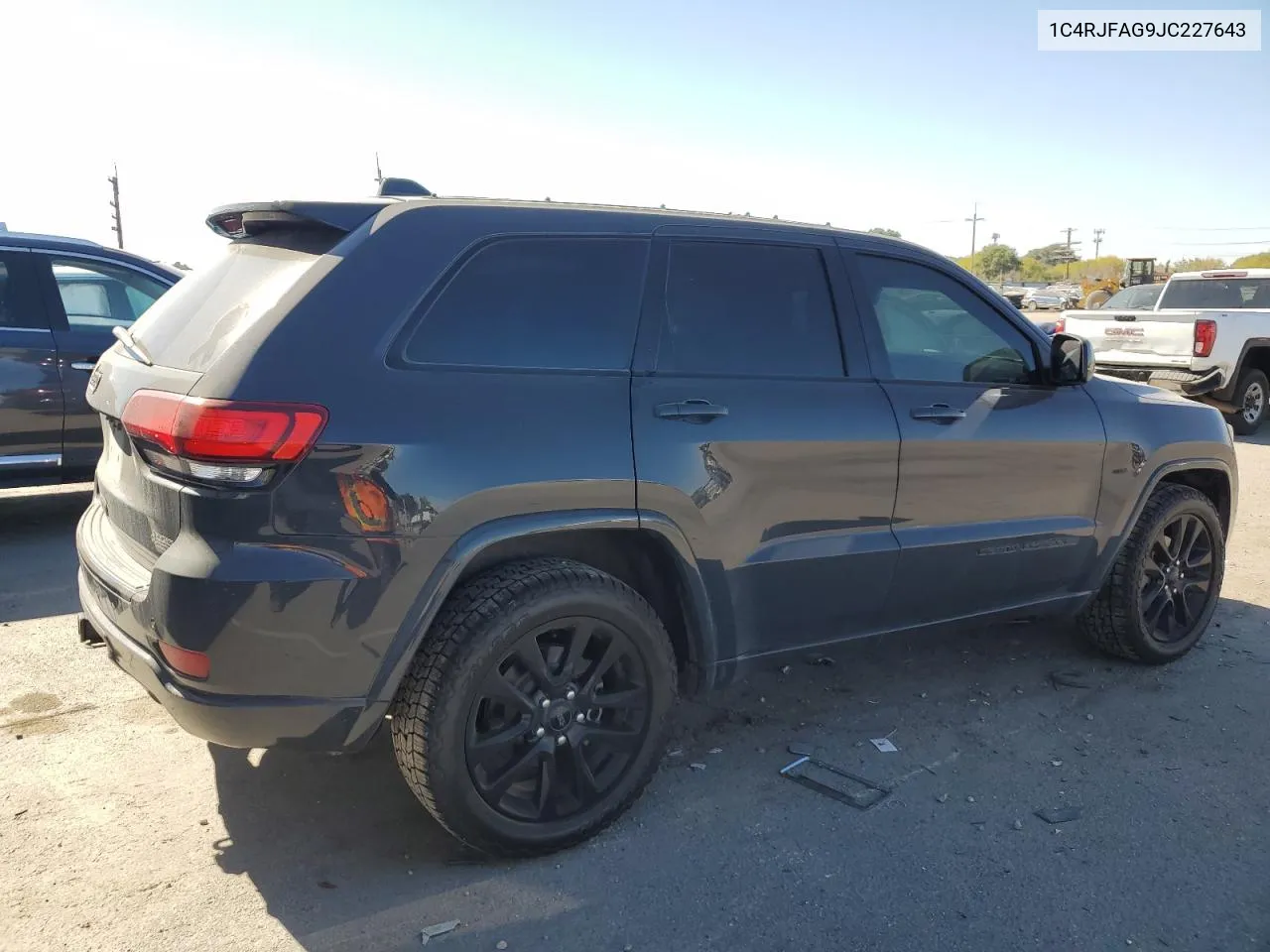 1C4RJFAG9JC227643 2018 Jeep Grand Cherokee Laredo