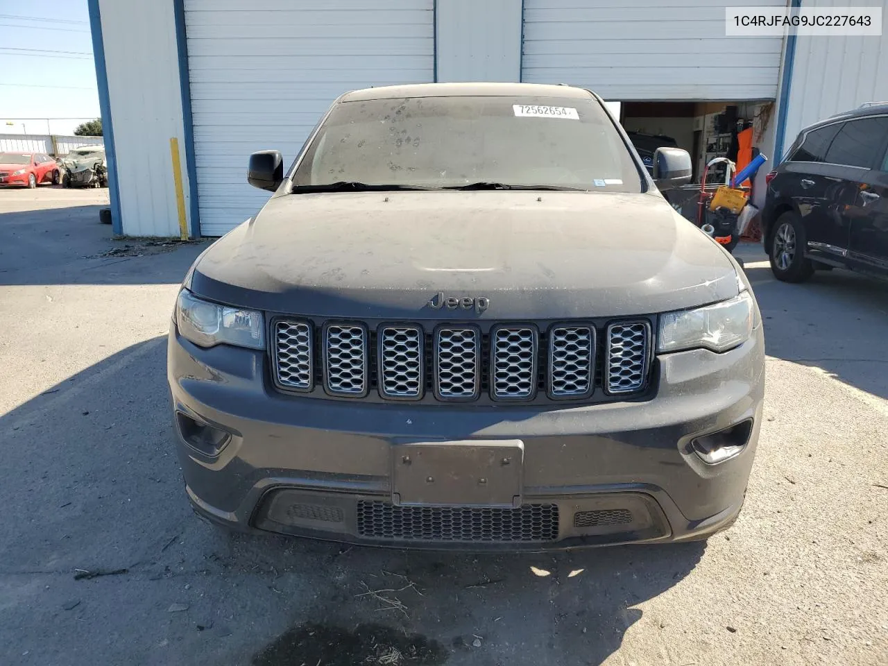 1C4RJFAG9JC227643 2018 Jeep Grand Cherokee Laredo