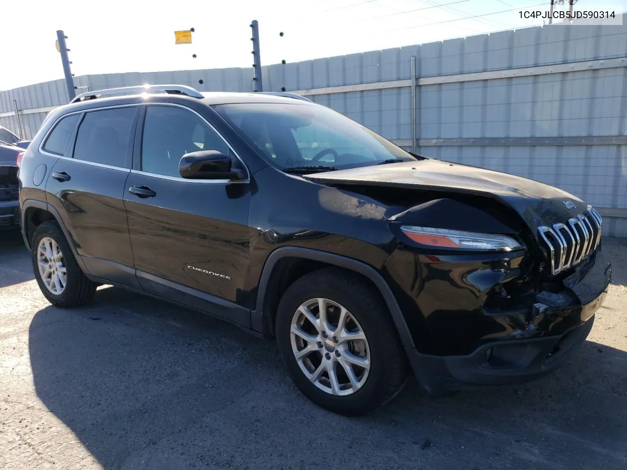 2018 Jeep Cherokee Latitude VIN: 1C4PJLCB5JD590314 Lot: 72615364