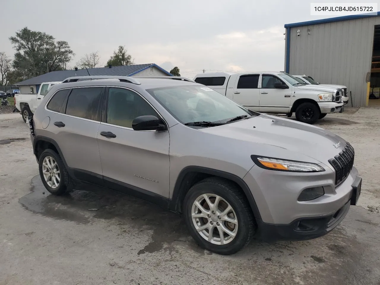 2018 Jeep Cherokee Latitude VIN: 1C4PJLCB4JD615722 Lot: 72633704